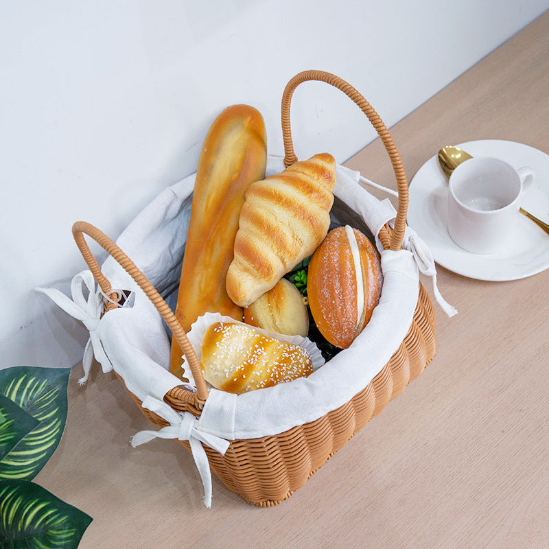 Handgefertigter Rattankorb mit abnehmbarem Innenfutter