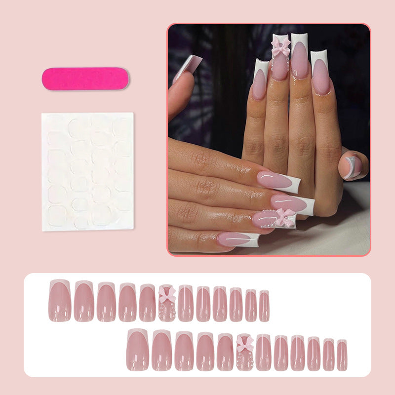 Kunstnagelset mit trendigen 3D-Verzierungen und eleganten Akzenten Brehn