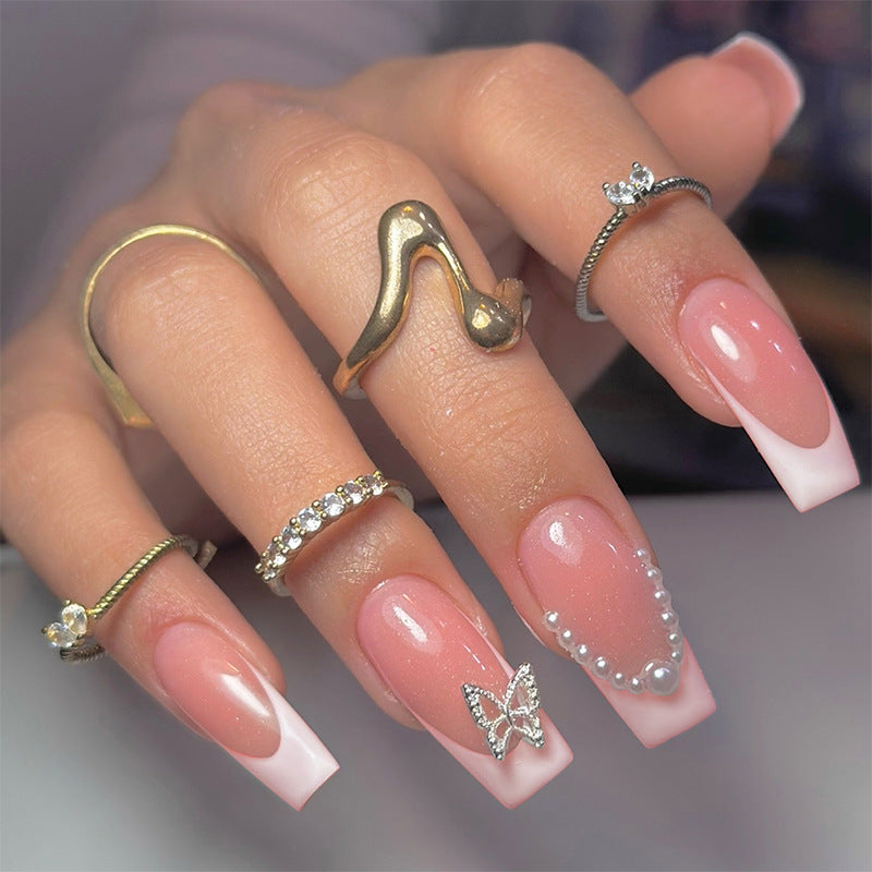 Künstlerisches Press-On Nagelset mit Schmetterlings- und Juwelenakzenten Brehn