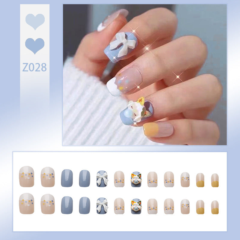 Kunstnagelset mit eleganten Glitzerverzierungen und schimmernden Akzenten Brehn