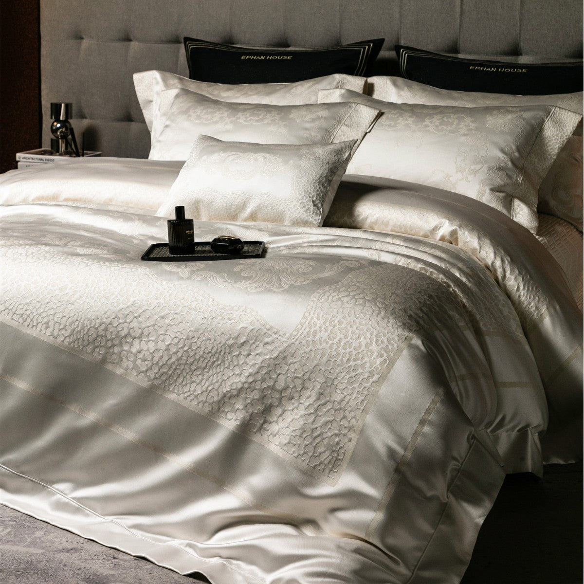 Luxuriöser Jacquard-Satin-Bettbezug-Set mit barockem Präge-Motiv