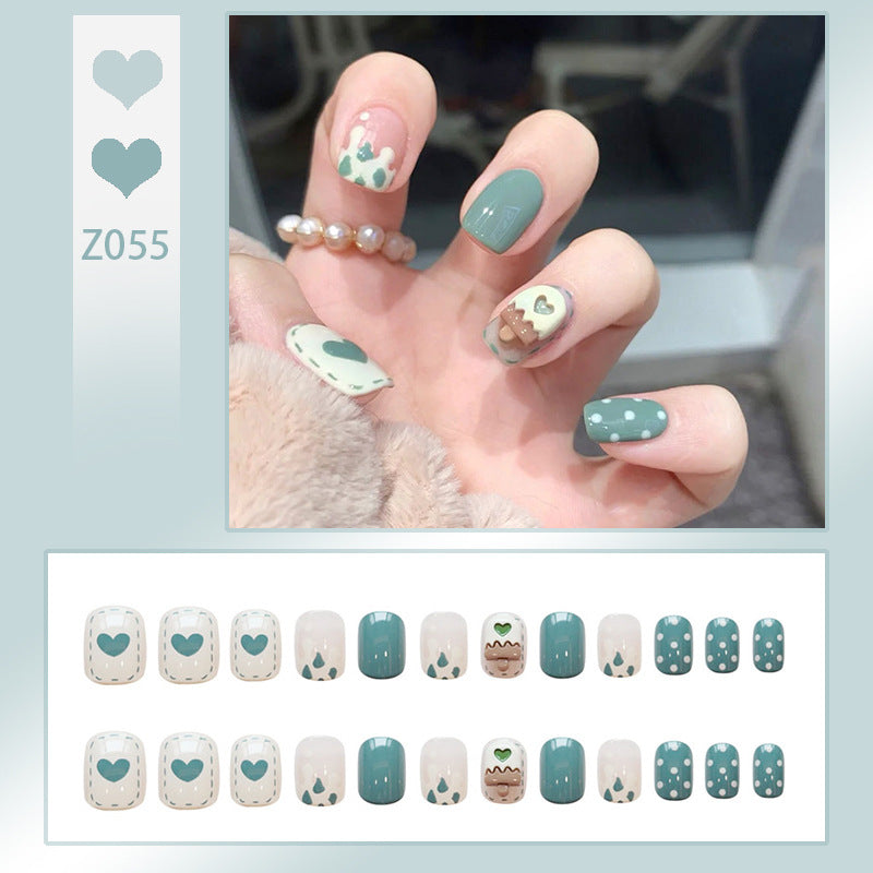 Kunstnagelset mit eleganten Glitzerverzierungen und schimmernden Akzenten Brehn