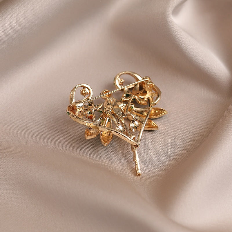 Exquisite Libellenbrosche mit Funkelnden Kristallen Brehn