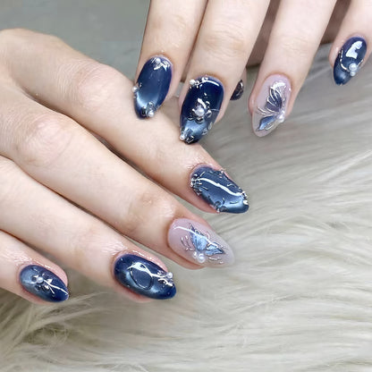 Künstlerisches Press-On Nagelkunstset mit floralen und Perlenverzierungen Brehn