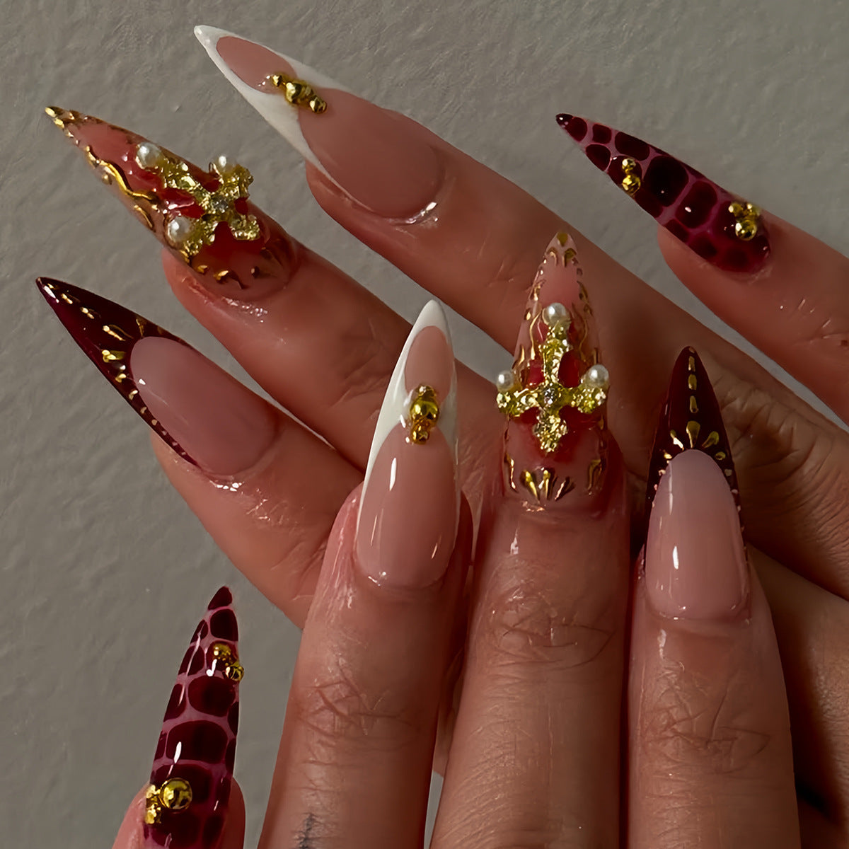 Verschnörkelte Nagelkunst Brehn