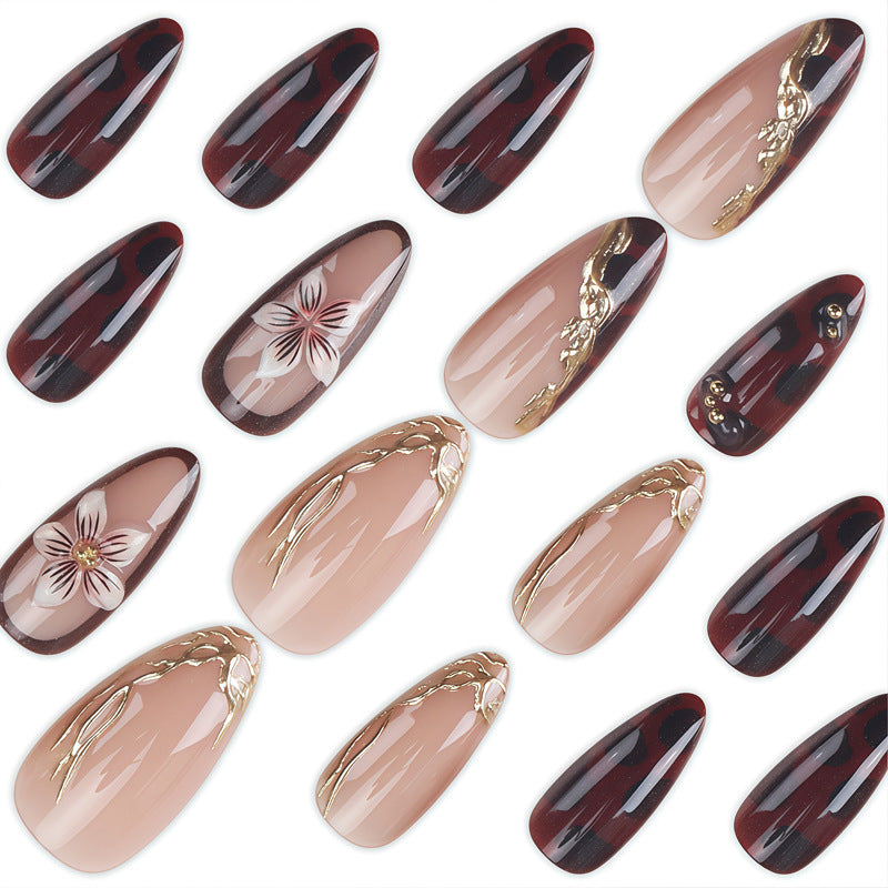 Künstlerisches Florales Nageldesign Brehn