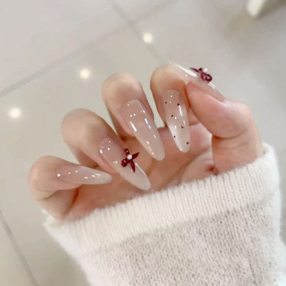 Elegante Stiletto Press-On Nägel mit dekorativen Akzenten Brehn