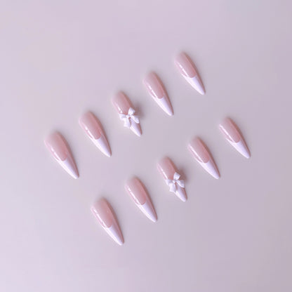 Kunstnagelset mit eleganten Spitzen und 3D-Verzierungen Brehn