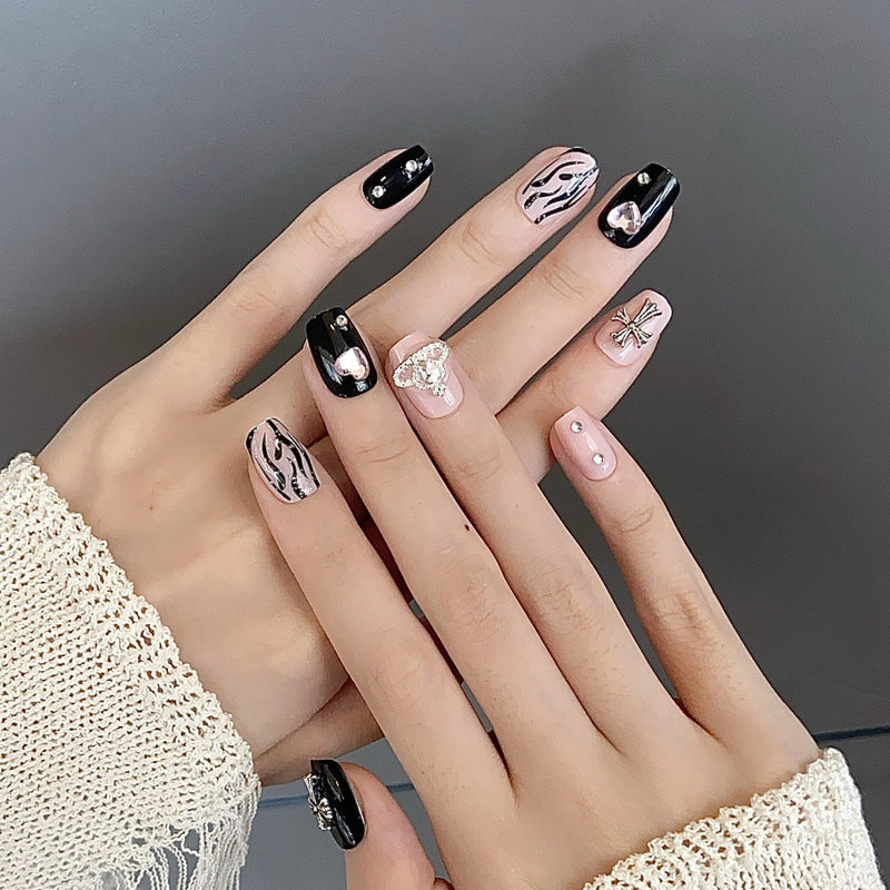 Elegante Lange Press-On Nägel Set mit Künstlerischen Spitzen Brehn