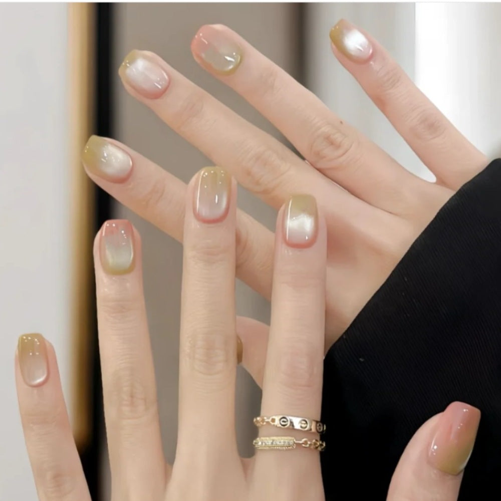 Elegante Drucknägel-Set mit Herz- und Schleifenmotiven Brehn