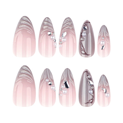 Kunstvolle Nagelkunst mit Perlen- und Glitzerdekoren Brehn