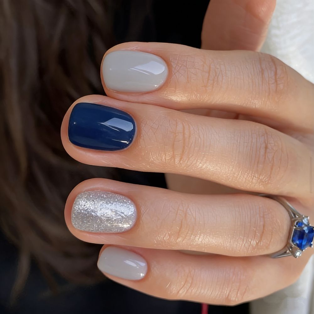 Elegante Kunstnägel mit verschiedenen Designs Brehn