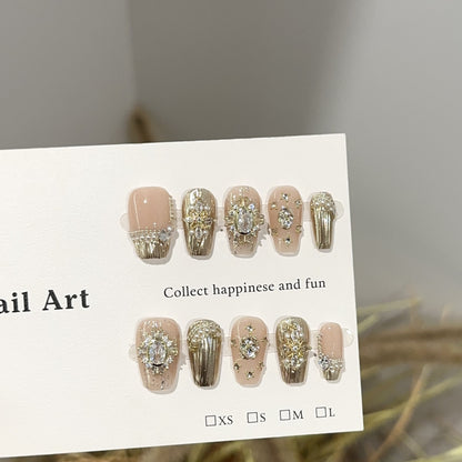 Glamouröse mit Schmuck verzierte Press-On Nagelkunst