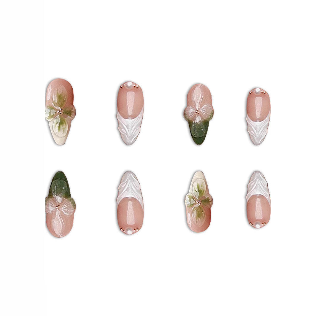Elegante florale Press-On-Nagelkunst Brehn