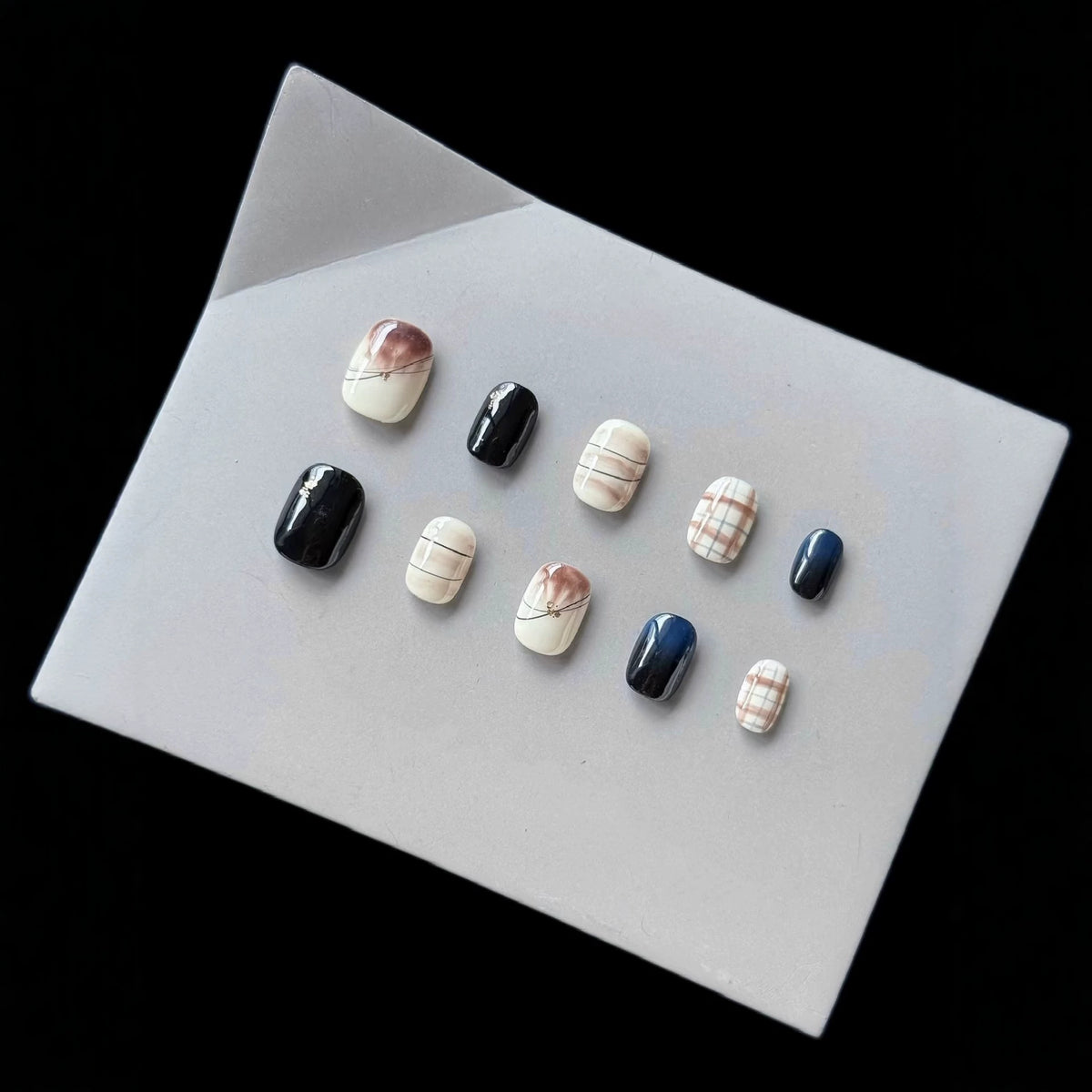 Künstlerisches Press-On Nagelset mit abstraktem Marmor Design