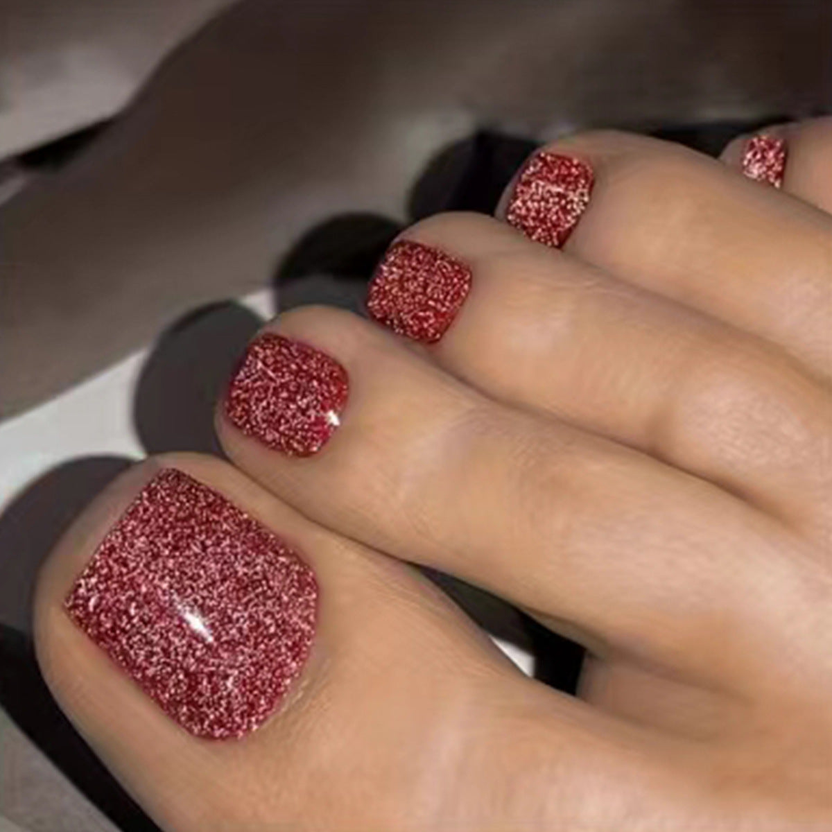 Glitzernde Fußnagelkunst Brehn