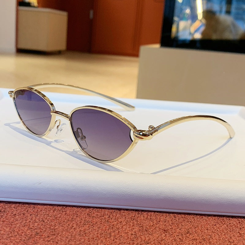 Damen Designer-Sonnenbrille mit elegantem Metallgestell und schützenden Gläsern Brehn
