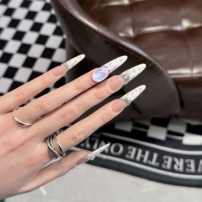 Dekorativer Floral Stiletto Press-On Nail Set Brehn