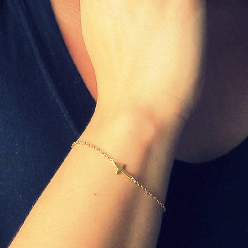 Minimalistische Kreuz Charm Armband Brehn
