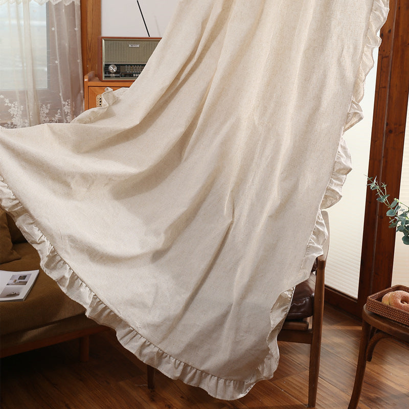 Rüschentexturierte Tischdecke