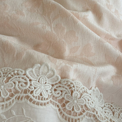 Handgenähtes florales Jacquard-Baumwoll-Bettbezug-Set mit Spitzenkante