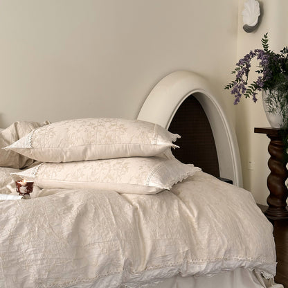 Luxuriöses florales Jacquard-Bettbezug-Set mit Spitzenbesatz