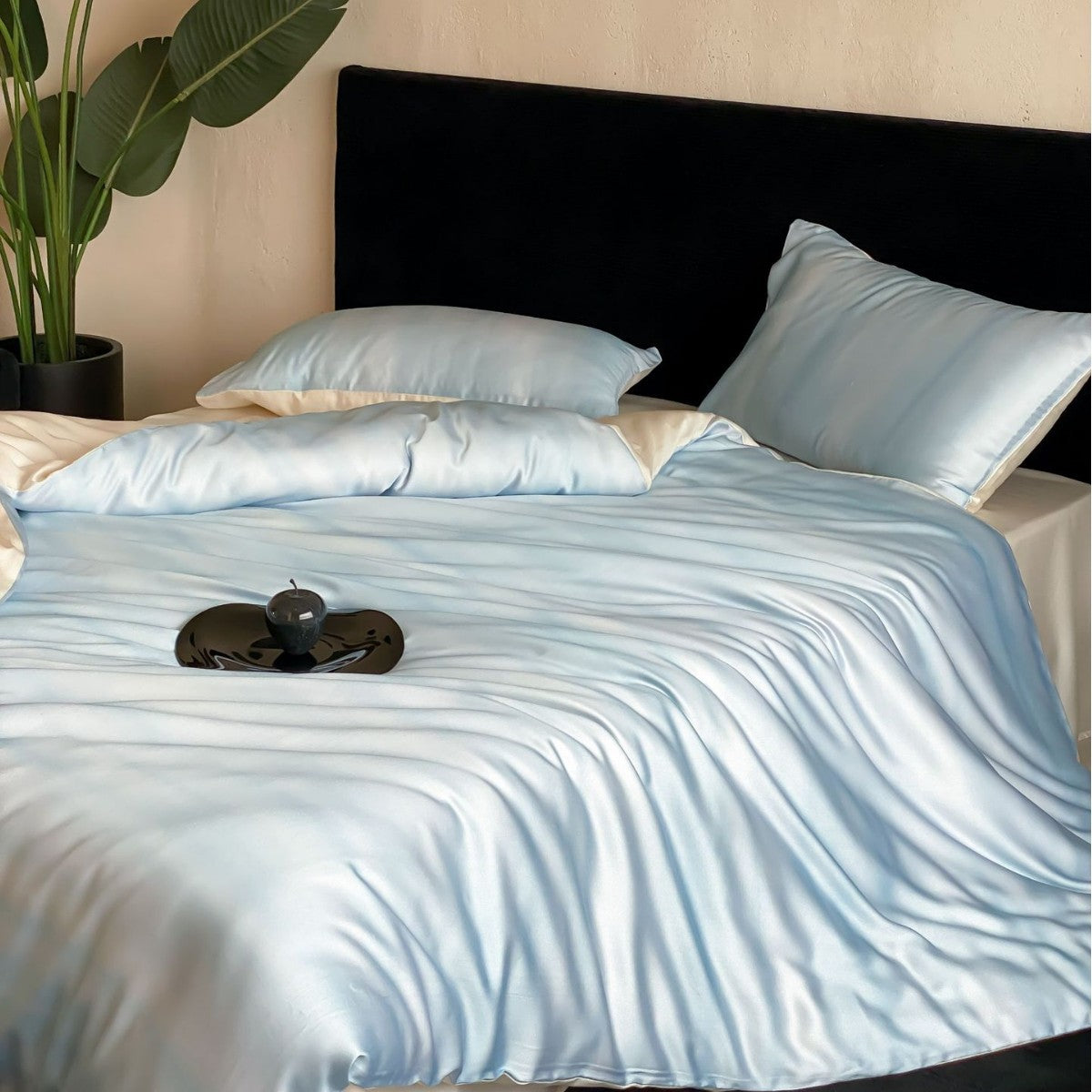Elegantes Satin-Bettwäsche-Set mit seidig-glänzender Oberfläche und atmungsaktiver Füllung Brehn