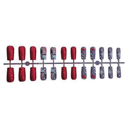kunstvolles Nagelset mit festlichen Glitzer- und Weihnachtsmotiven Brehn