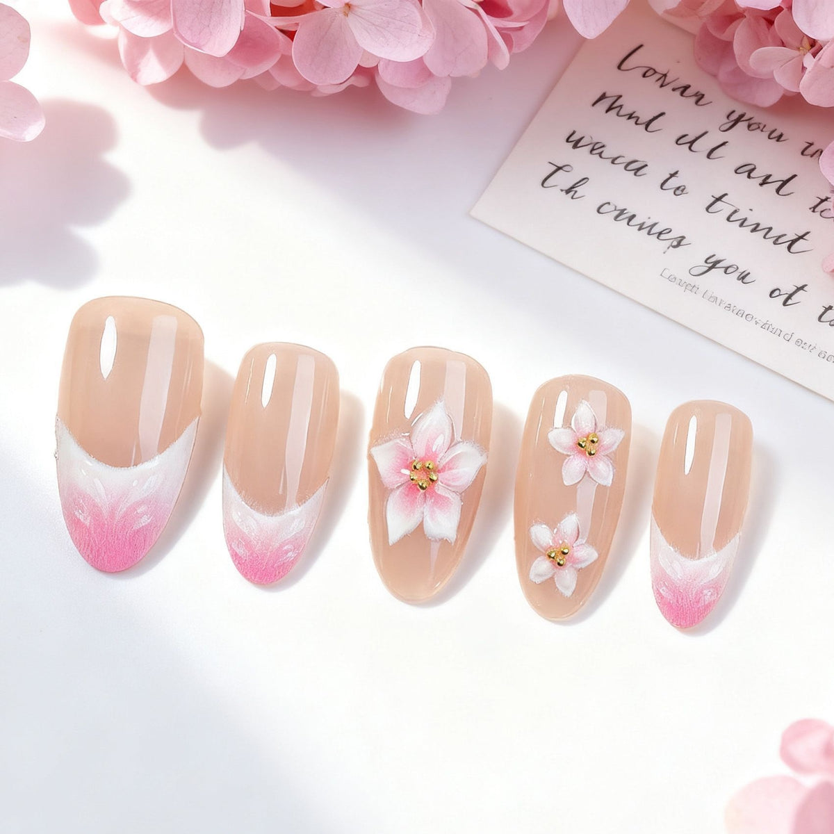 Kunstnagelset mit eleganten Blumendesigns und zarten Farbverläufen Brehn