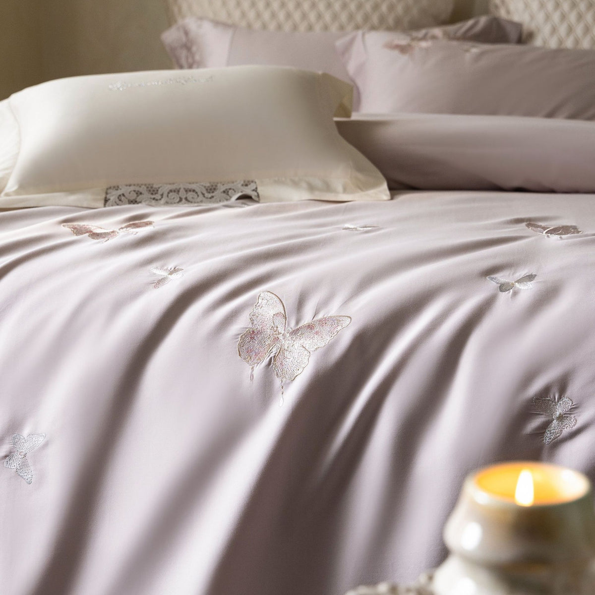 Luxuriöses Besticktes Seidensatin Bettwäsche-Set mit Gesteppten Kissenbezügen
