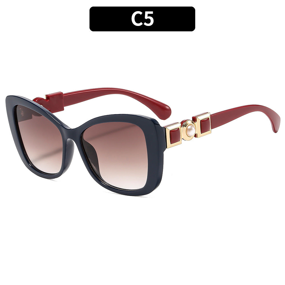 Elegante Katzenaugen-Sonnenbrille mit dekorativem Akzent