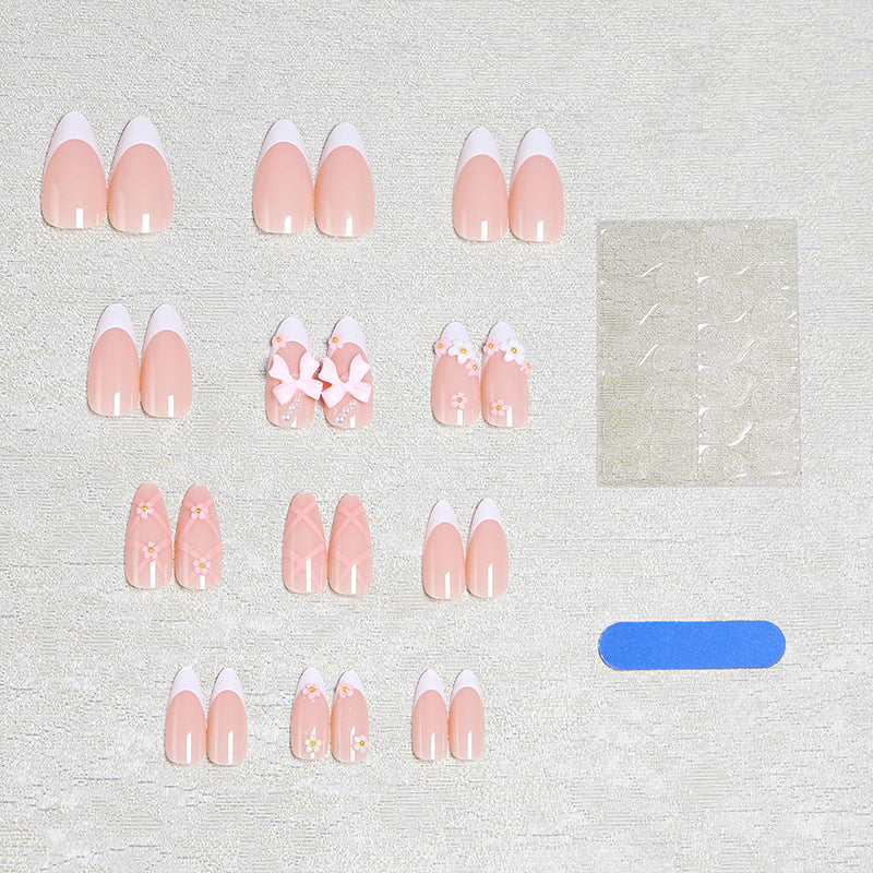 Kunstvolle Nagelspitzen mit Schleifen und Blumendekoren Brehn