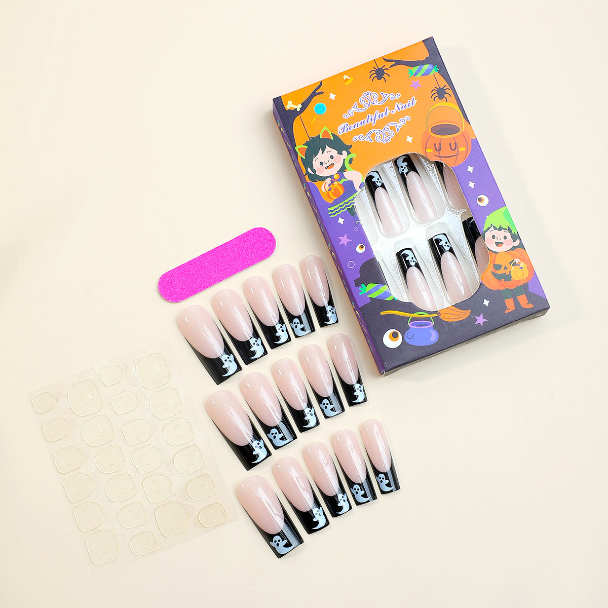 Kreatives Halloween Kunstnagelset mit gruseligen Geisterdesigns und Glitzer Brehn