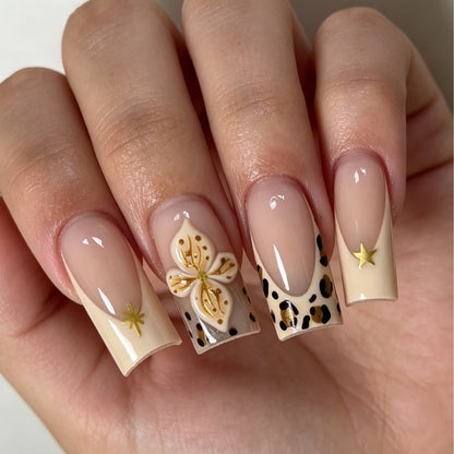 Dekorative Acryl-Nagelverlängerungen mit Blumen- und Leopardenmuster Brehn