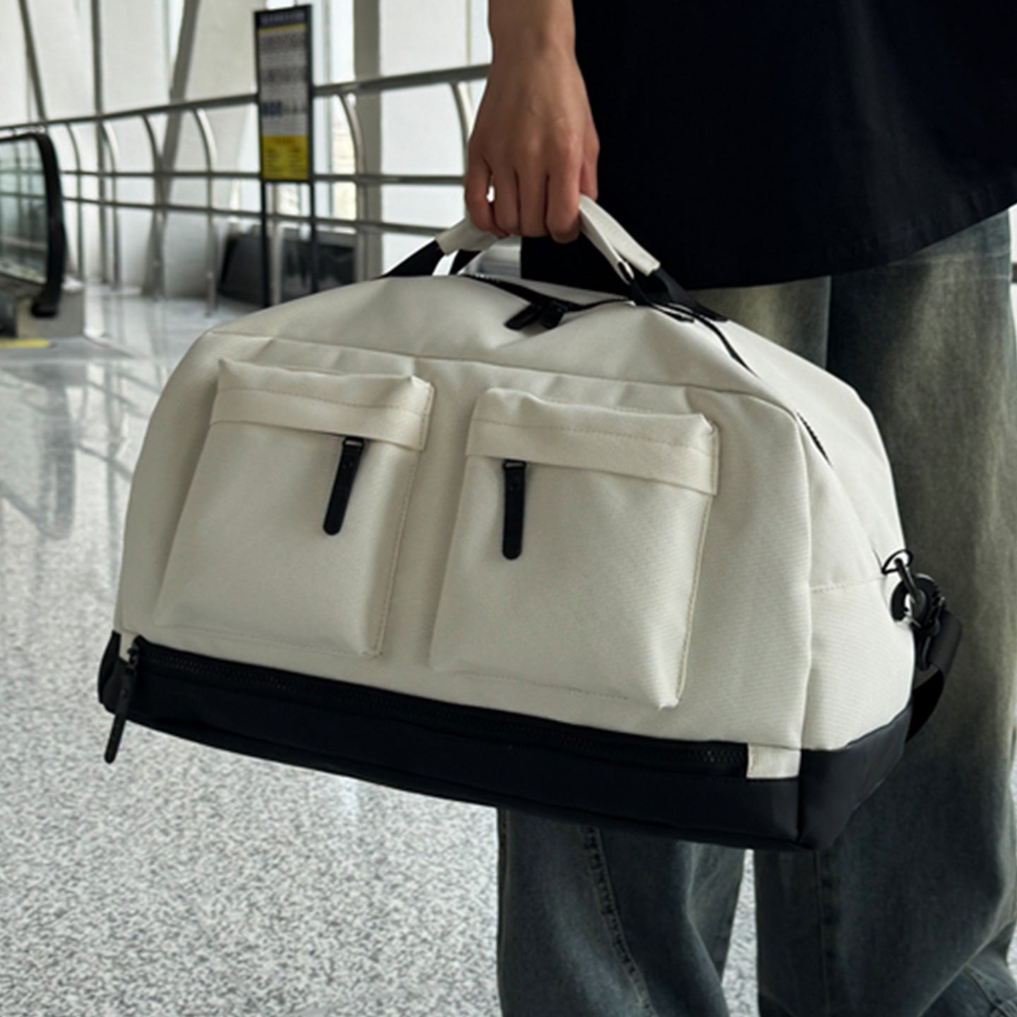 Sportliche Reisetasche mit Zwei Zusätzlichen Außentaschen Brehn