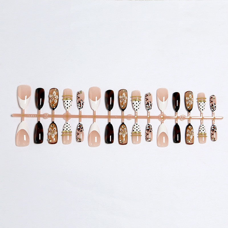 Elegantes und Künstlerisches Press-On Nageldesign-Kit Brehn