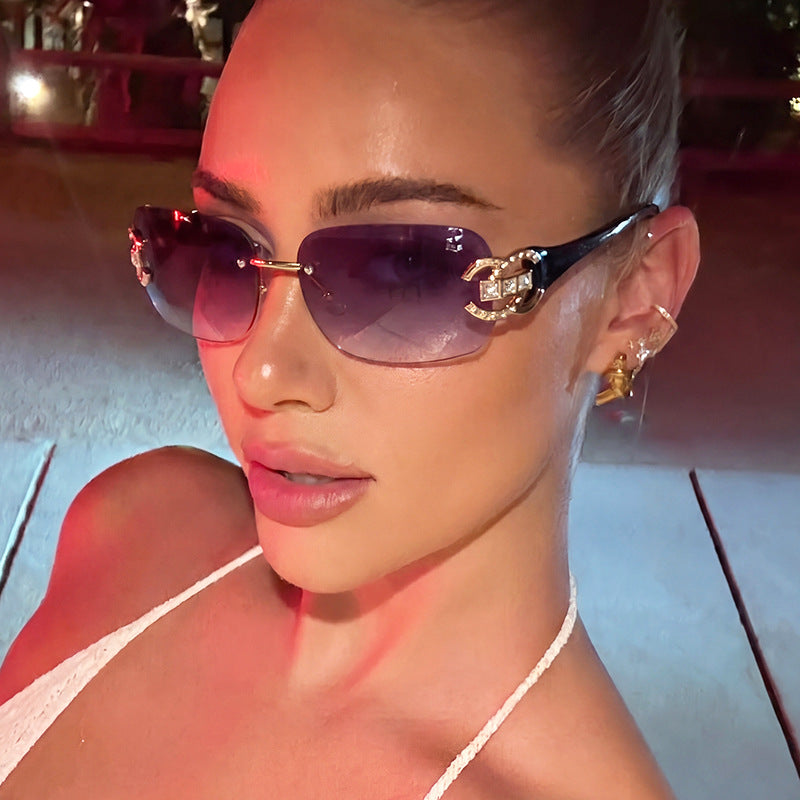 Damen modische Sonnenbrille mit luxuriösem Geometrie-Rahmen und schützendem UV-Filter Brehn