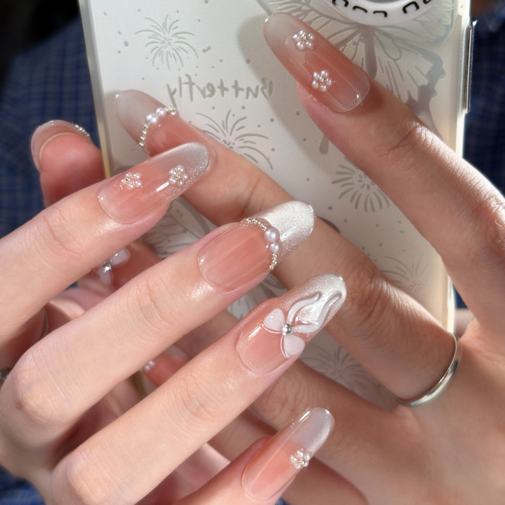 Elegante Stiletto Press-On Nagelset mit floralen und Edelsteinakzenten Brehn
