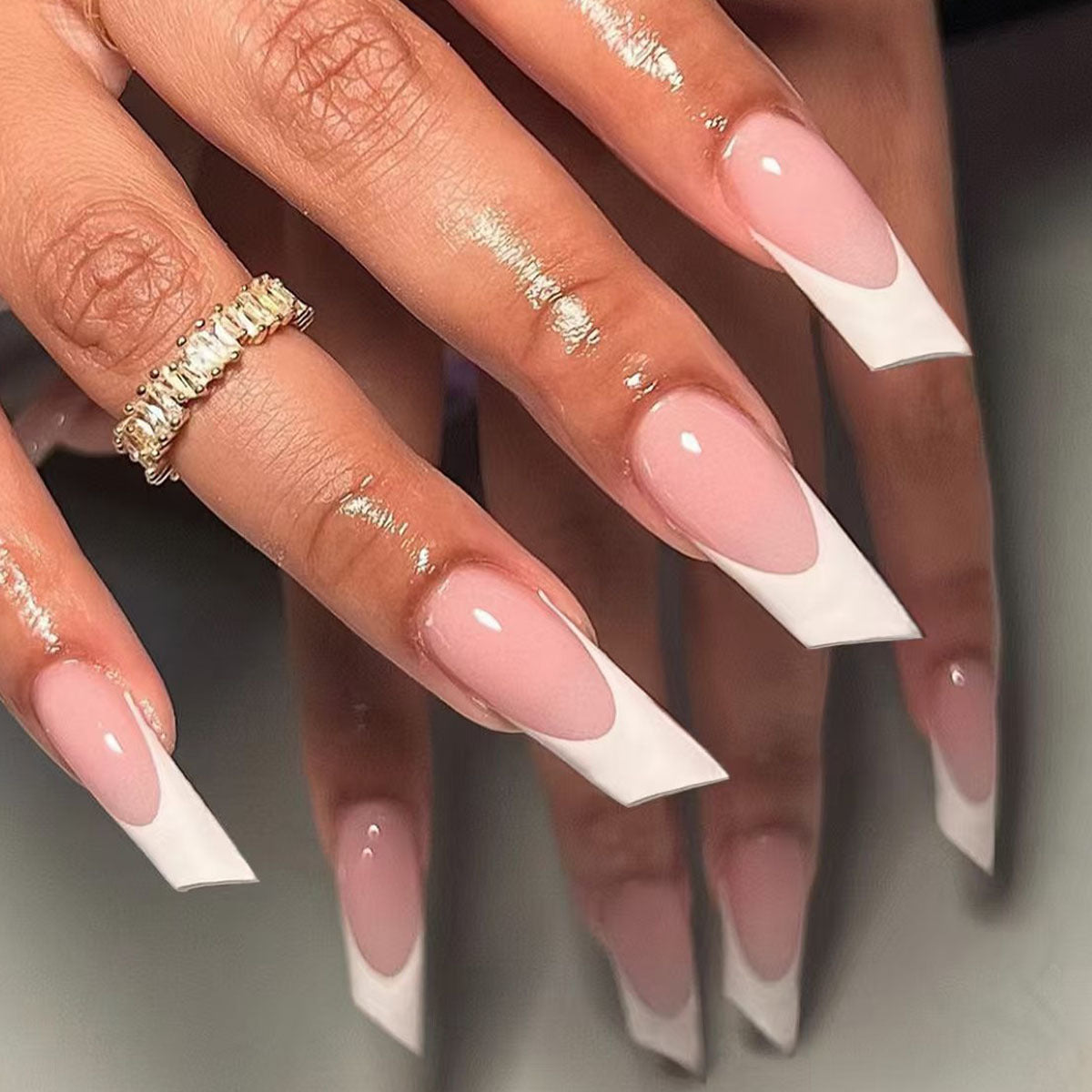 Elegante Französische Tipp Acrylnagelkunstverlängerungen Brehn