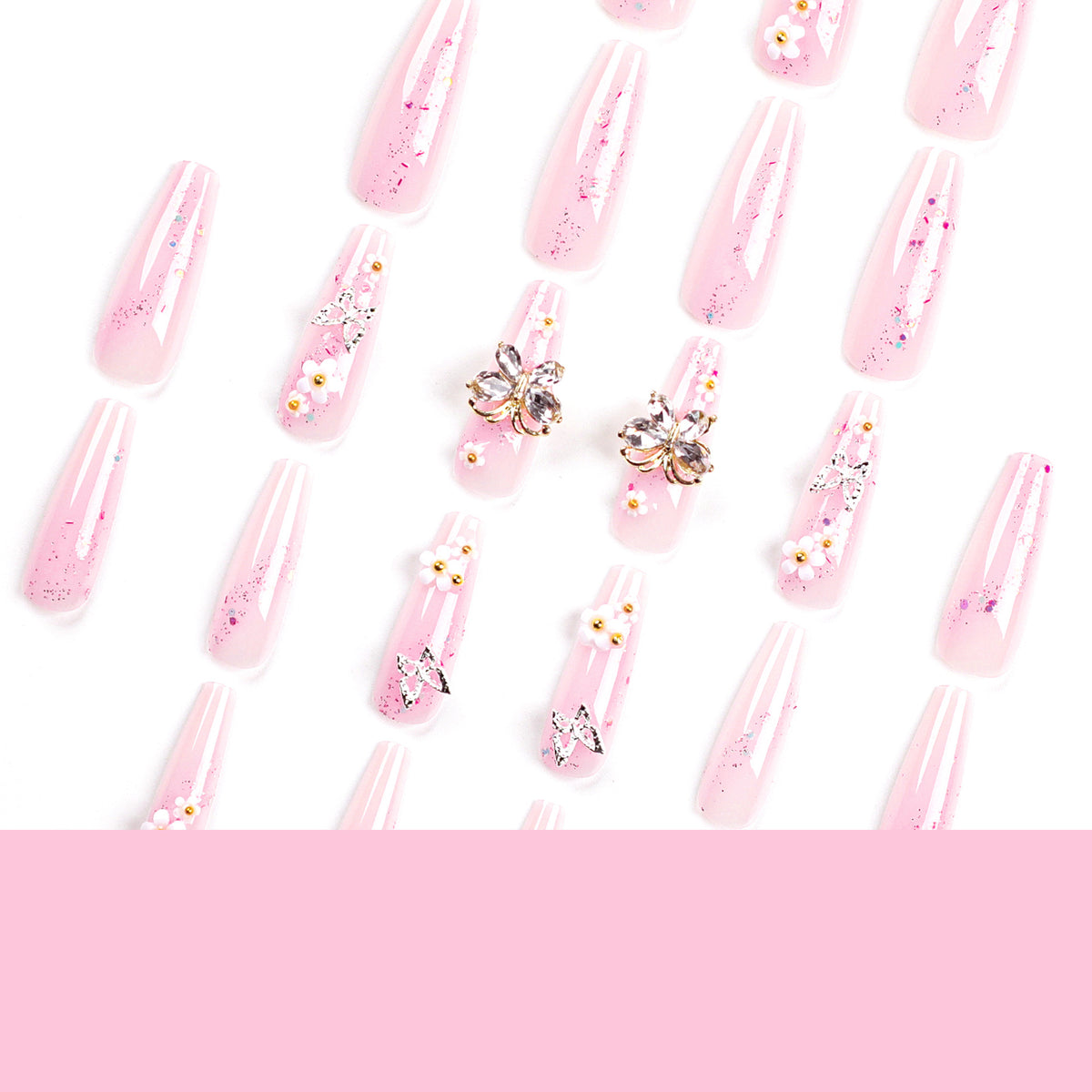 Kunstvolle Nagelverlängerungen mit Glitzer und floralen Akzenten Brehn