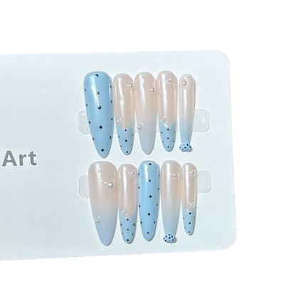 Dekorative Press-On Nagelset mit einzigartigem Punktdesign Brehn