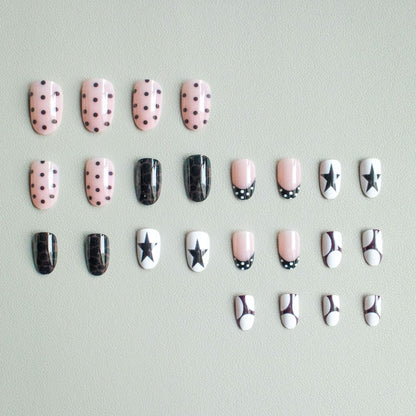 Künstlerisches Nail Art Set mit geometrischen Mustern