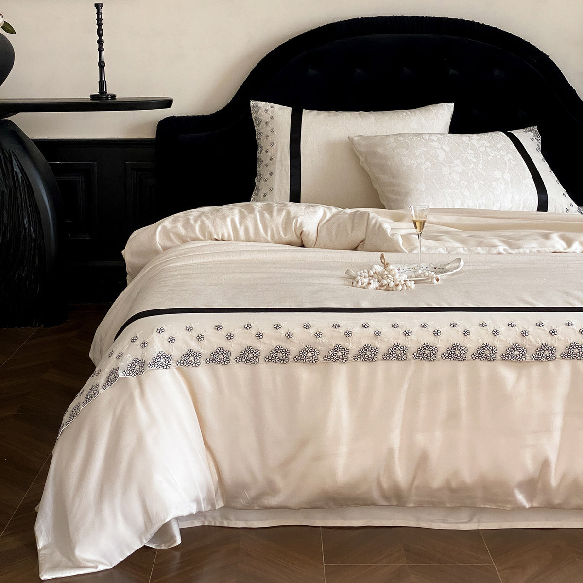 Luxuriös gesticktes Satin Bettwäsche-Set mit Bettbezug und Kissenbezug