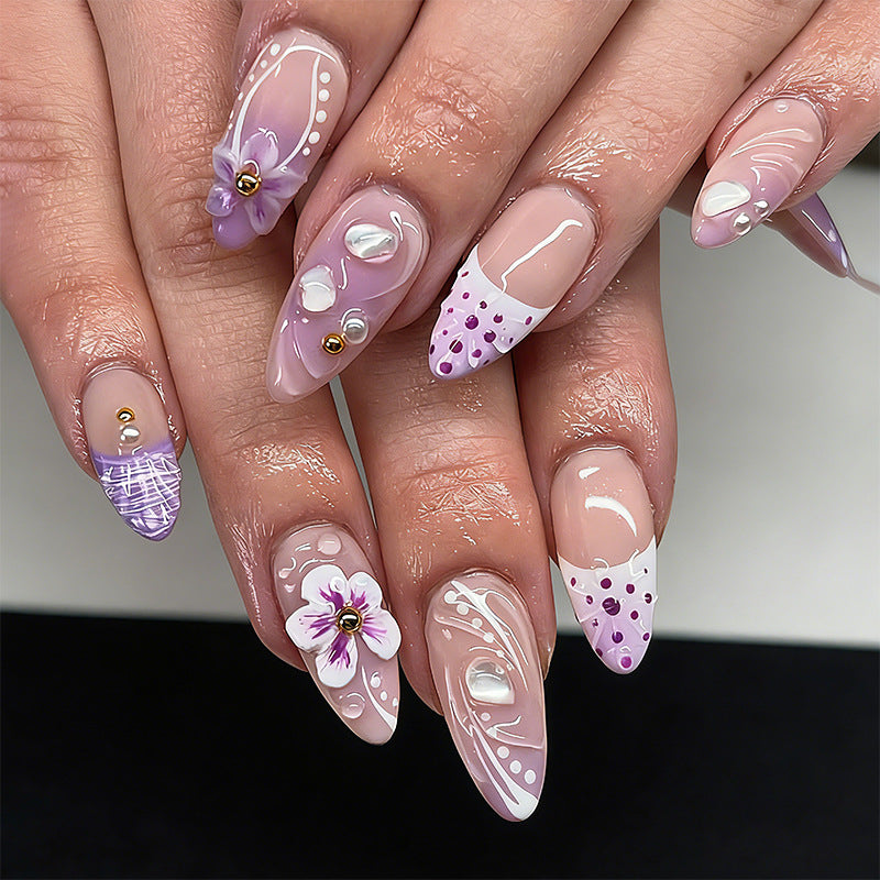 Kunstnagelset mit ekso-tischen Floral- und Glitzerakzenten Brehn