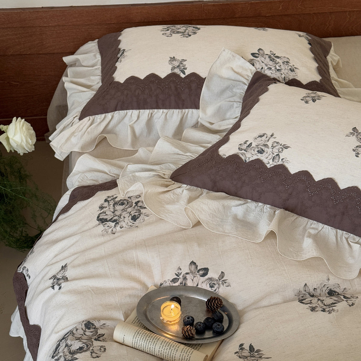 Baumwoll-Leinen Bettwäschegarnitur mit Vintage-Blumenprint, Volant und Rüschen