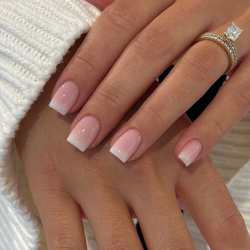 Kunstnagelset mit luxuriösen French-Tipps und elegantem Glanz Brehn