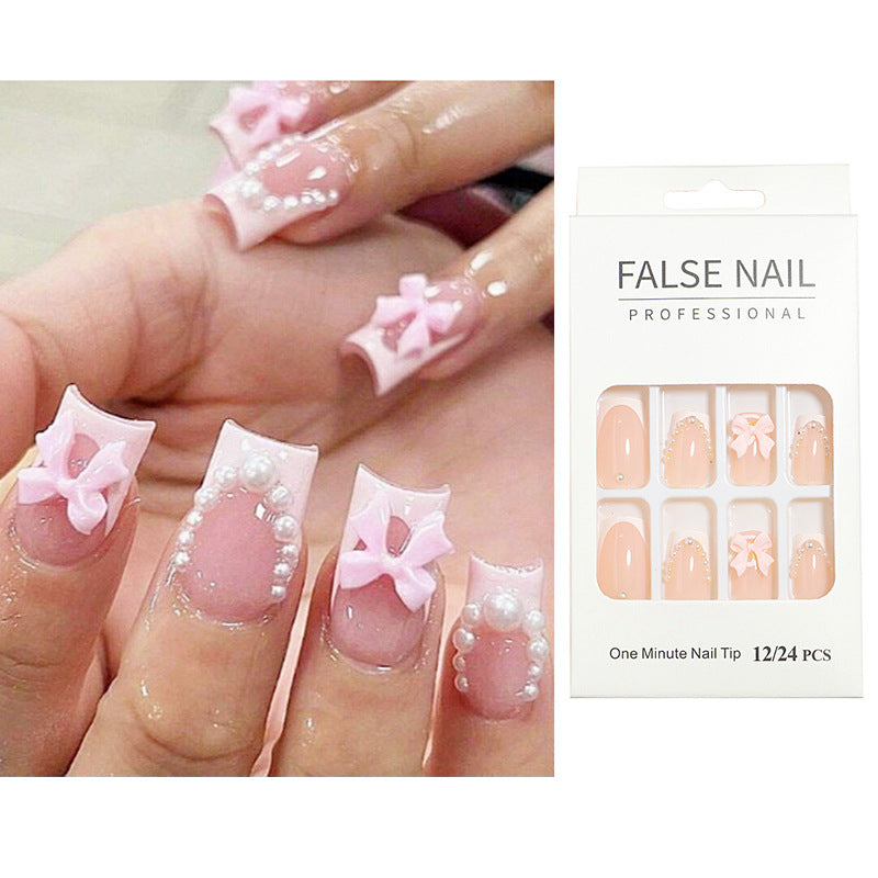 Dekorativer Press-On-Nagelset mit 3D-Akzenten Brehn