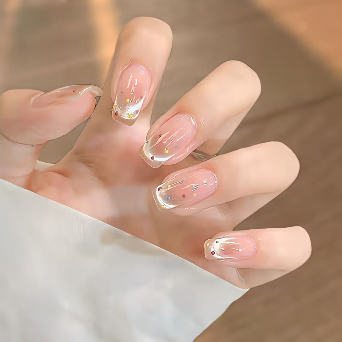 Trendige Kunstnägel mit Glitzer-Effekten Brehn