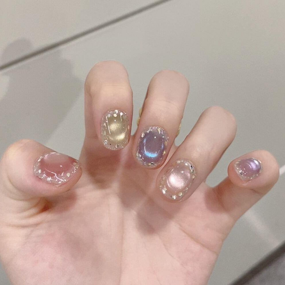 Künstliche Kunstnägel mit Schimmernden Effekten und Eleganten Glitzerakzenten Brehn