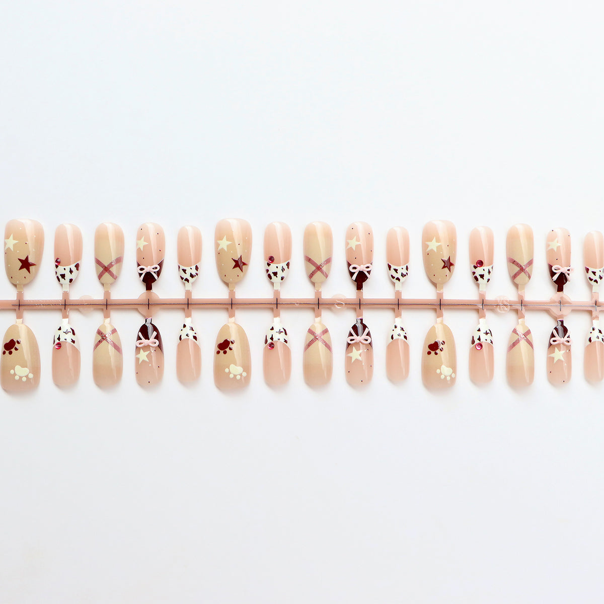 Thematische Press-On Nail Art Set mit charmanten Designs Brehn